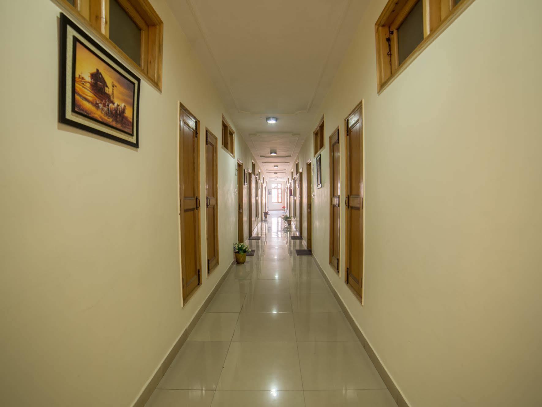 Hotel Satkar Residency - Riverside Old Manali Extérieur photo