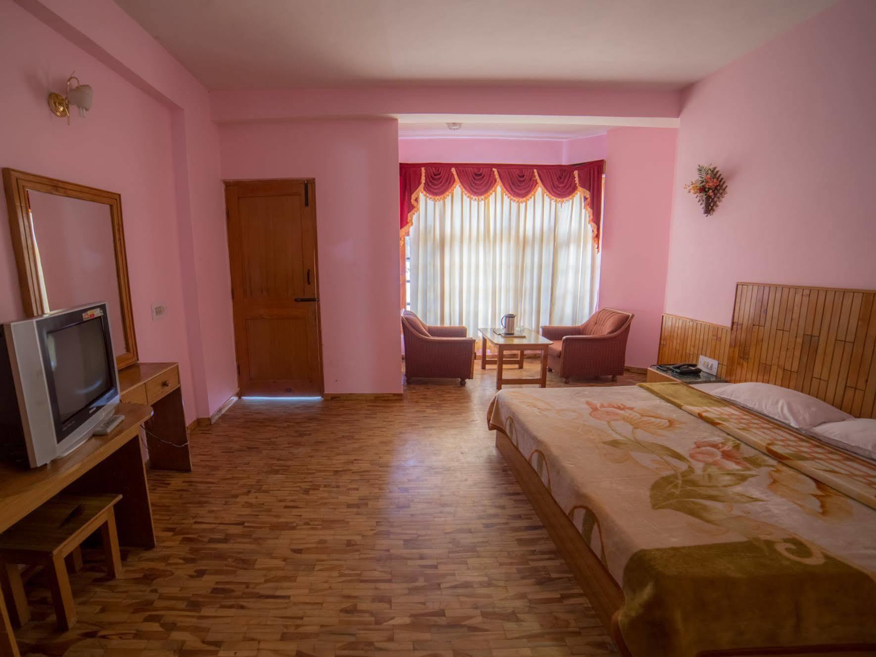 Hotel Satkar Residency - Riverside Old Manali Extérieur photo